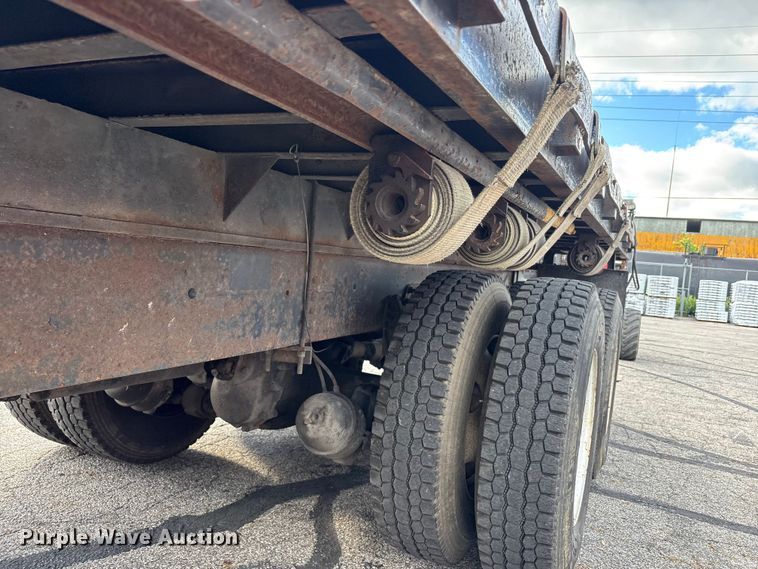 image for item FC2405 2001 GMC C7500 flatbed truck