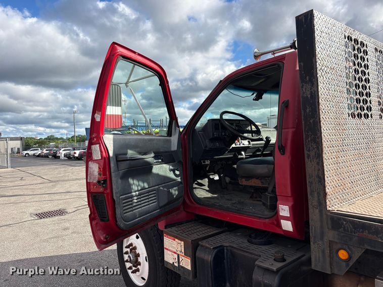 image for item FC2405 2001 GMC C7500 flatbed truck