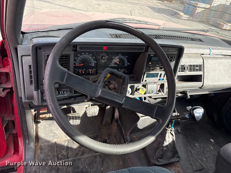 image for item FC2405 2001 GMC C7500 flatbed truck