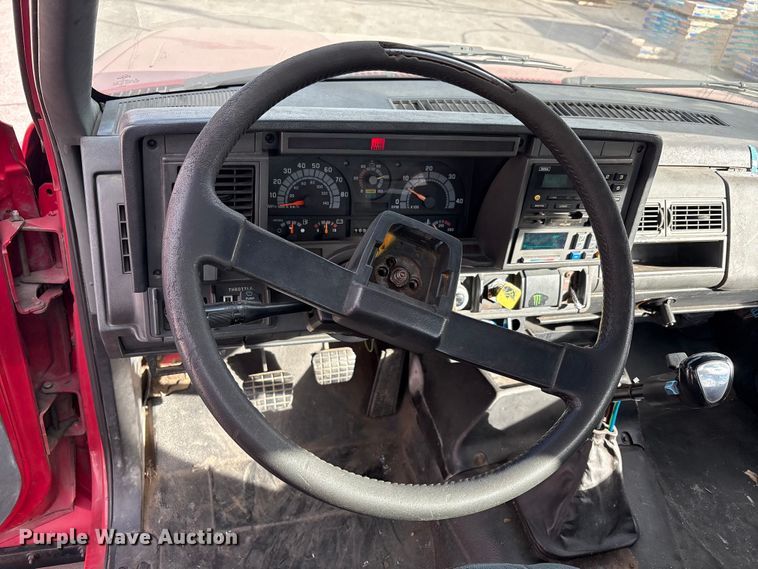 image for item FC2405 2001 GMC C7500 flatbed truck