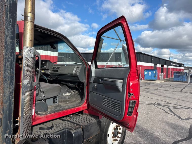 image for item FC2405 2001 GMC C7500 flatbed truck
