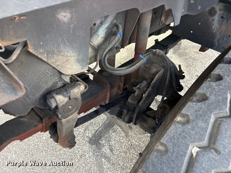 image for item FC2405 2001 GMC C7500 flatbed truck