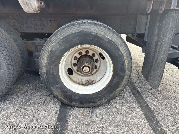 image for item FC2405 2001 GMC C7500 flatbed truck