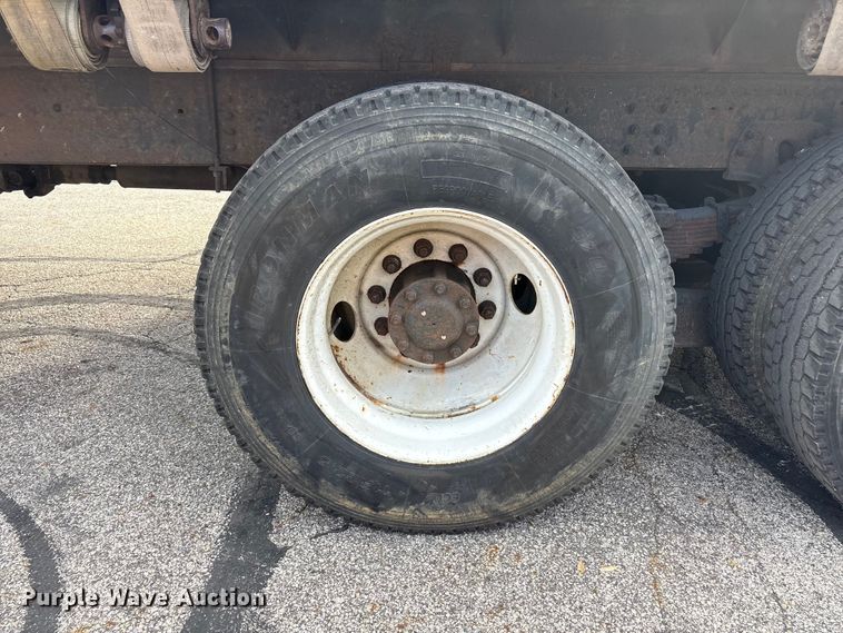image for item FC2405 2001 GMC C7500 flatbed truck