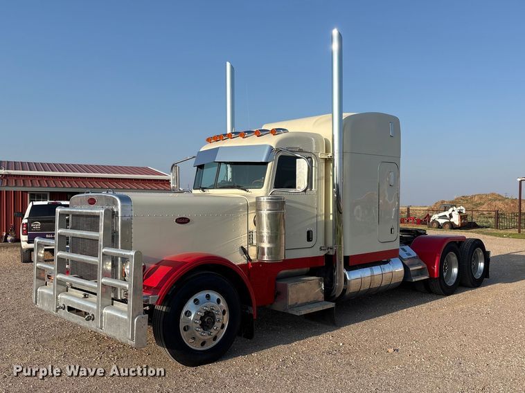 image for item FC2438 2000 Peterbilt 379 semi truck