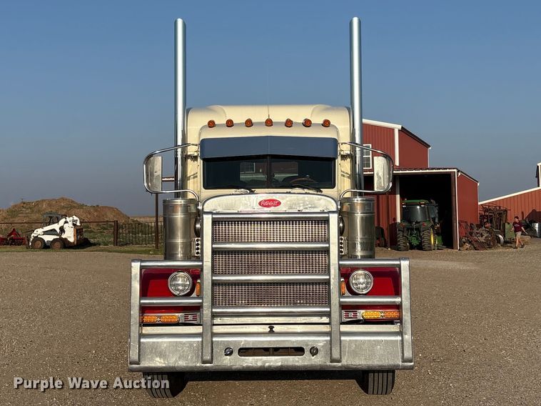 image for item FC2438 2000 Peterbilt 379 semi truck
