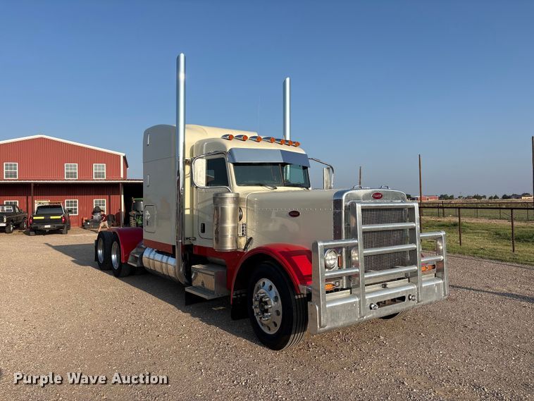 image for item FC2438 2000 Peterbilt 379 semi truck