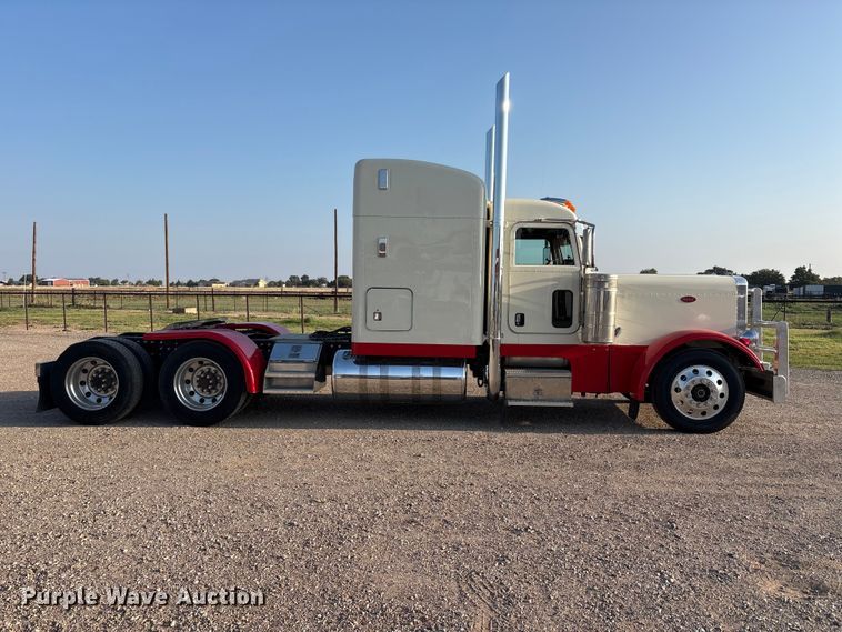 image for item FC2438 2000 Peterbilt 379 semi truck