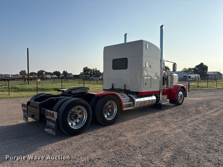 image for item FC2438 2000 Peterbilt 379 semi truck