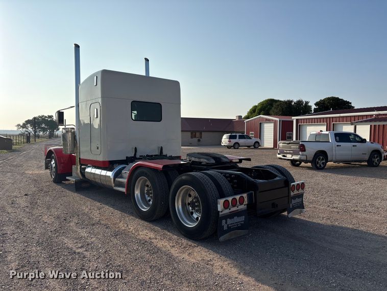 image for item FC2438 2000 Peterbilt 379 semi truck