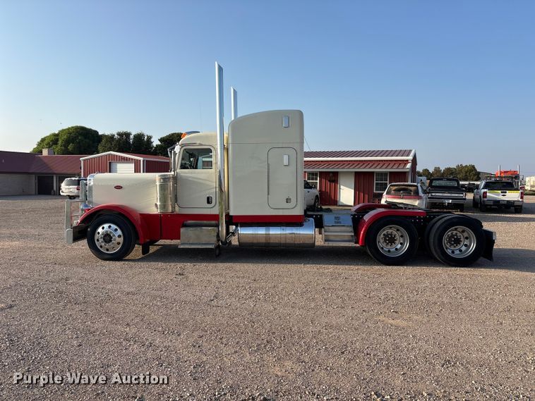 image for item FC2438 2000 Peterbilt 379 semi truck