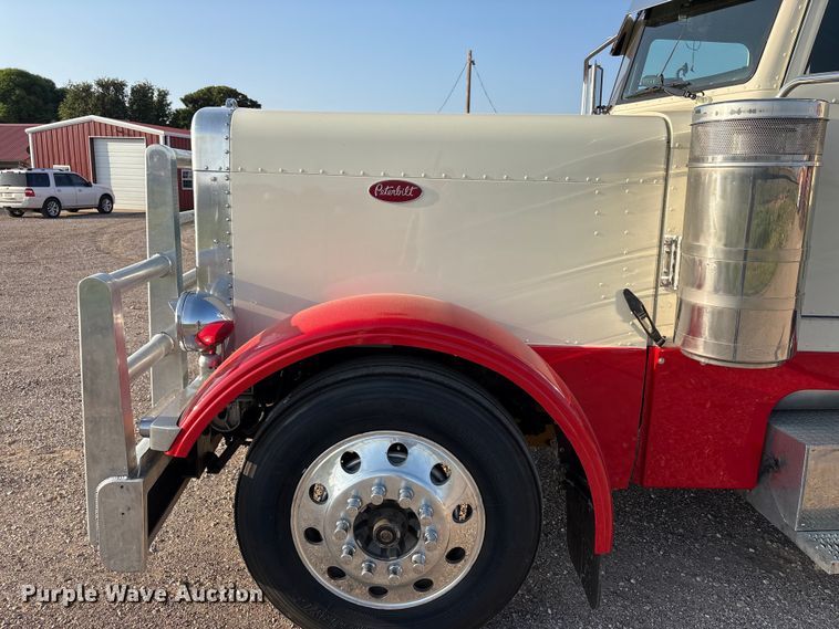 image for item FC2438 2000 Peterbilt 379 semi truck