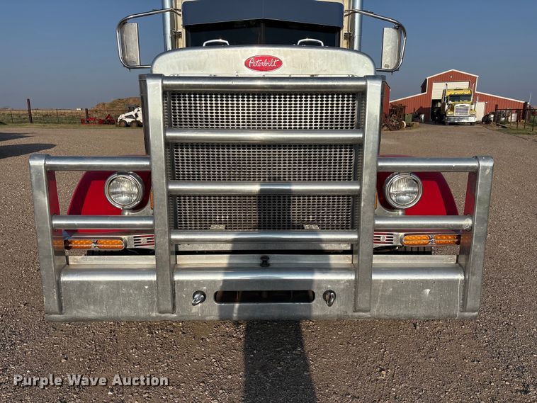 image for item FC2438 2000 Peterbilt 379 semi truck