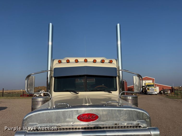 image for item FC2438 2000 Peterbilt 379 semi truck