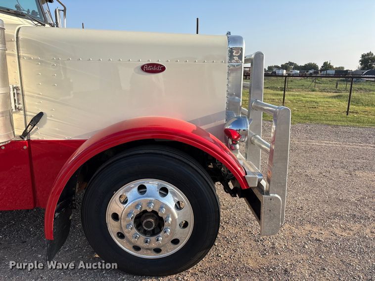 image for item FC2438 2000 Peterbilt 379 semi truck