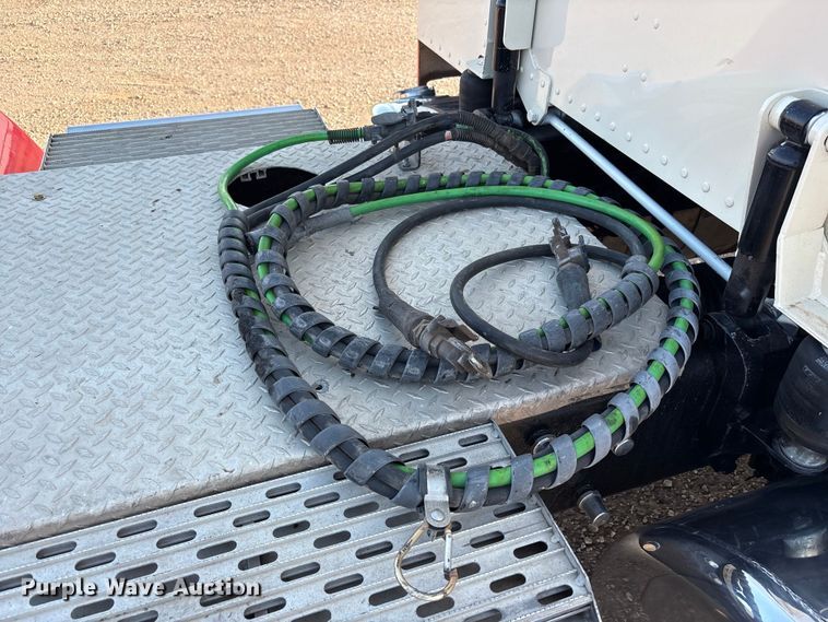 image for item FC2438 2000 Peterbilt 379 semi truck