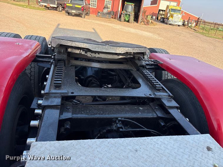 image for item FC2438 2000 Peterbilt 379 semi truck