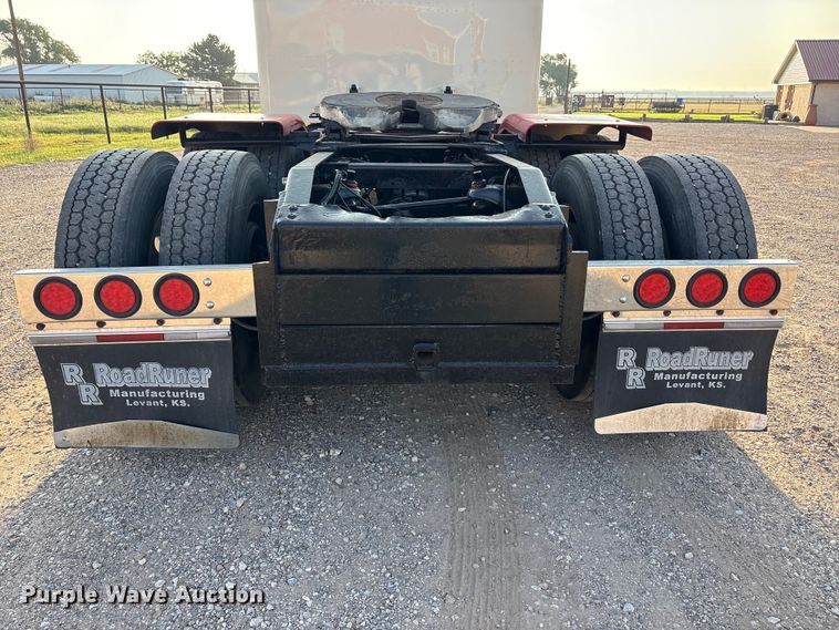 image for item FC2438 2000 Peterbilt 379 semi truck