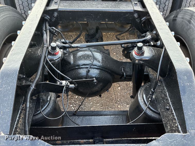 image for item FC2438 2000 Peterbilt 379 semi truck