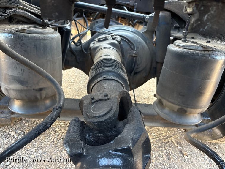 image for item FC2438 2000 Peterbilt 379 semi truck
