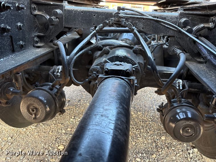 image for item FC2438 2000 Peterbilt 379 semi truck