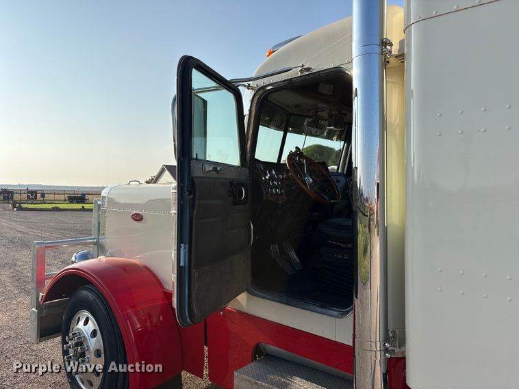 image for item FC2438 2000 Peterbilt 379 semi truck