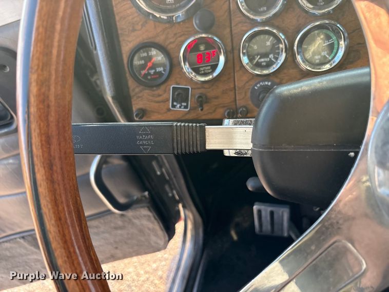 image for item FC2438 2000 Peterbilt 379 semi truck