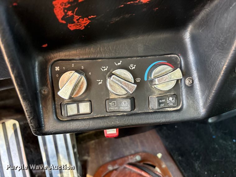 image for item FC2438 2000 Peterbilt 379 semi truck