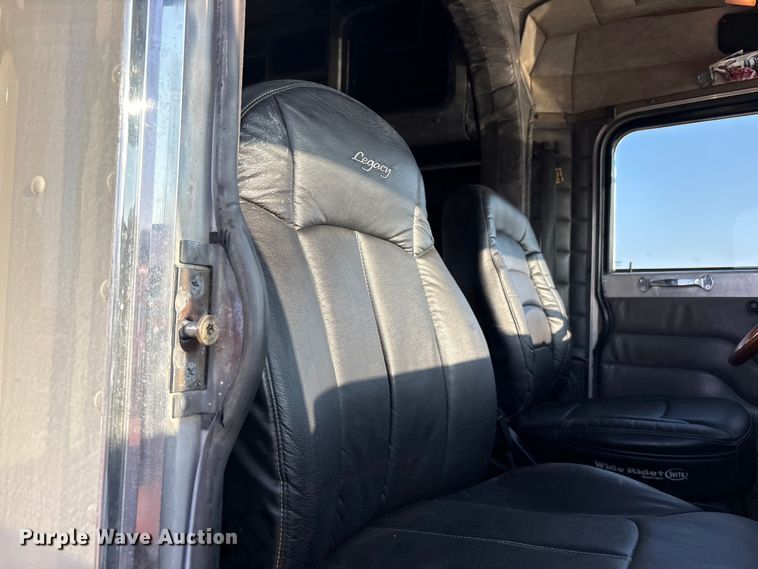 image for item FC2438 2000 Peterbilt 379 semi truck