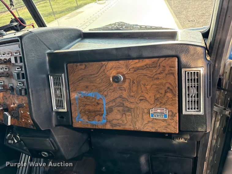 image for item FC2438 2000 Peterbilt 379 semi truck