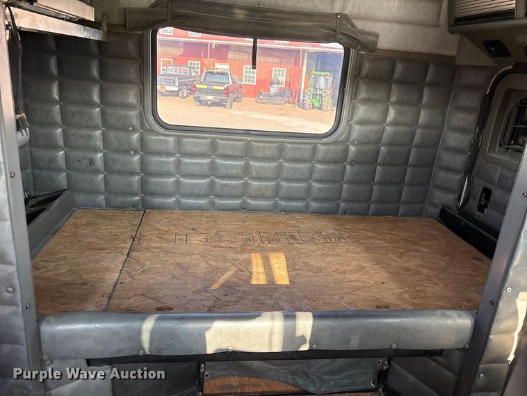 image for item FC2438 2000 Peterbilt 379 semi truck