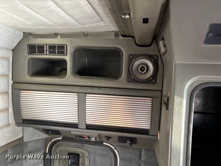 image for item FC2438 2000 Peterbilt 379 semi truck