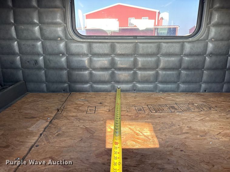 image for item FC2438 2000 Peterbilt 379 semi truck