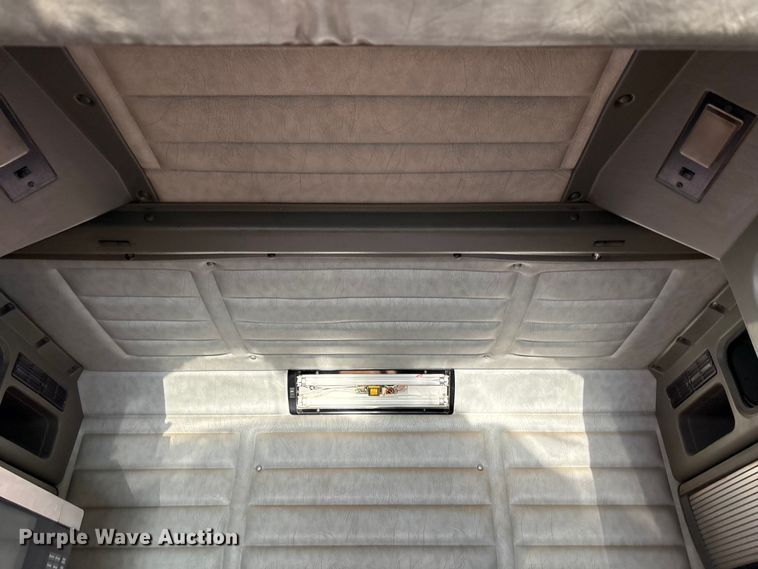 image for item FC2438 2000 Peterbilt 379 semi truck