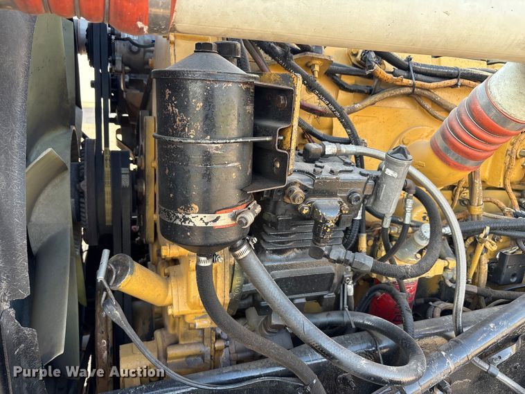 image for item FC2438 2000 Peterbilt 379 semi truck