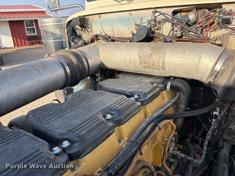 image for item FC2438 2000 Peterbilt 379 semi truck