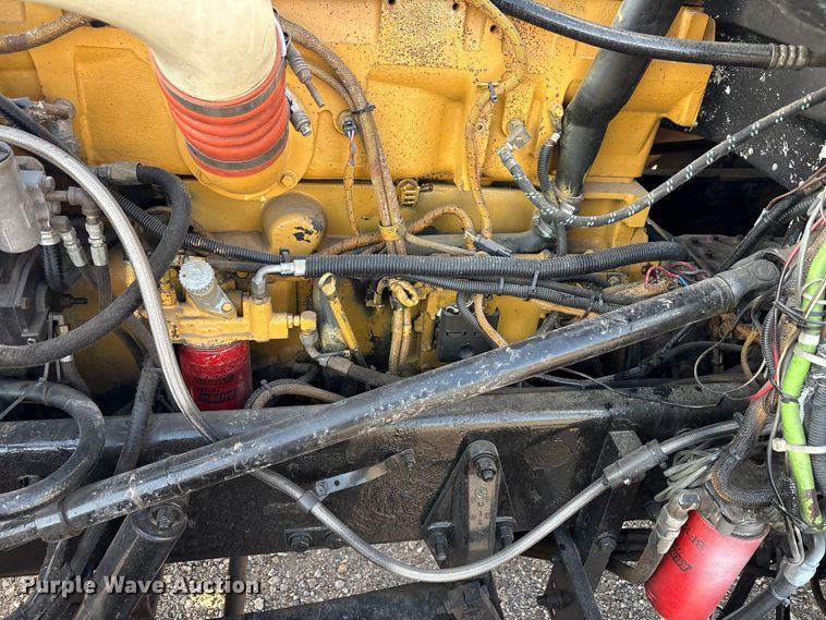 image for item FC2438 2000 Peterbilt 379 semi truck
