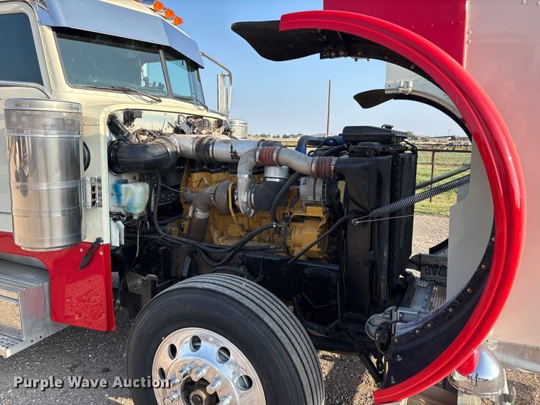 image for item FC2438 2000 Peterbilt 379 semi truck