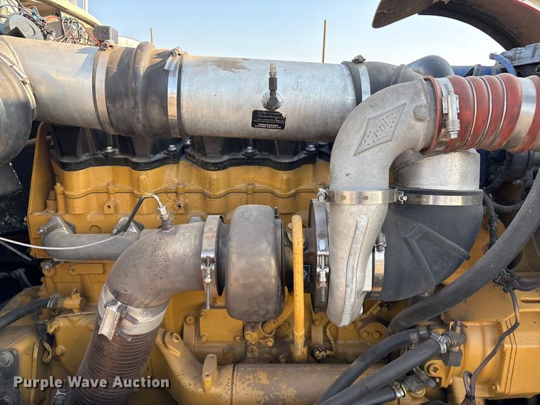 image for item FC2438 2000 Peterbilt 379 semi truck
