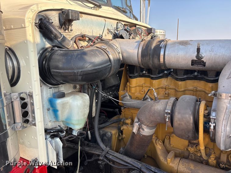 image for item FC2438 2000 Peterbilt 379 semi truck