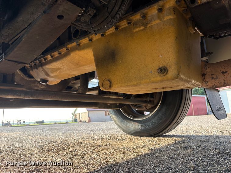 image for item FC2438 2000 Peterbilt 379 semi truck