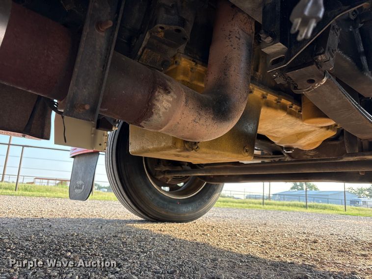image for item FC2438 2000 Peterbilt 379 semi truck