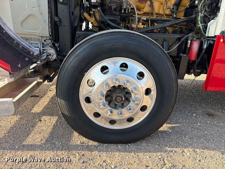 image for item FC2438 2000 Peterbilt 379 semi truck