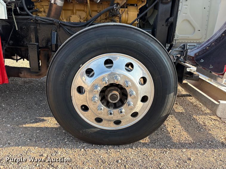 image for item FC2438 2000 Peterbilt 379 semi truck