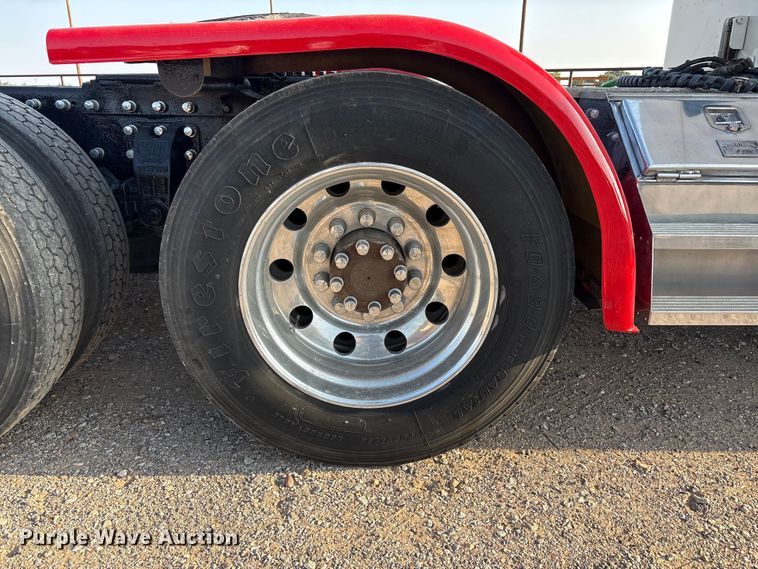 image for item FC2438 2000 Peterbilt 379 semi truck