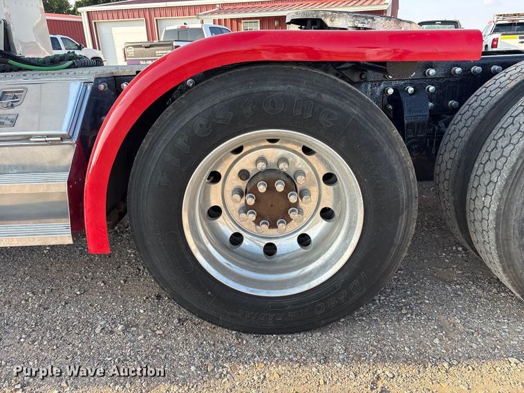 image for item FC2438 2000 Peterbilt 379 semi truck