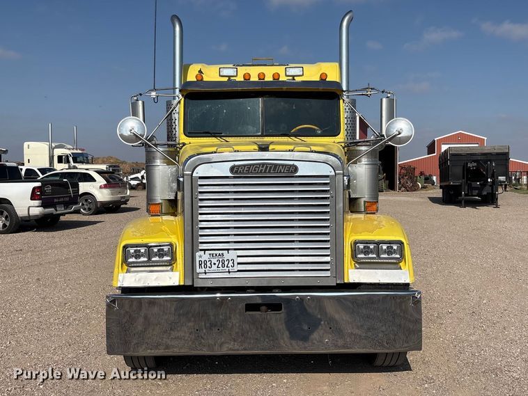 image for item FC2439 2000 Freightliner FLD semi truck