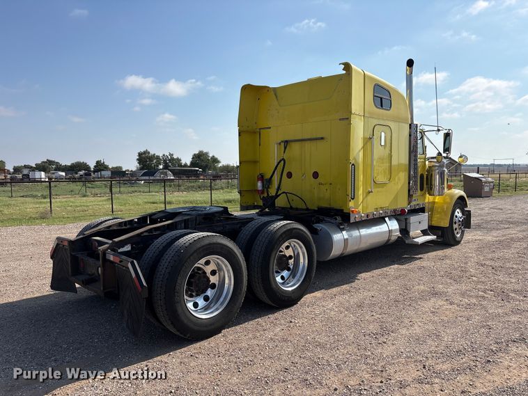 image for item FC2439 2000 Freightliner FLD semi truck