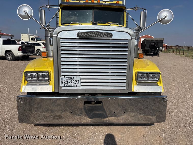 image for item FC2439 2000 Freightliner FLD semi truck