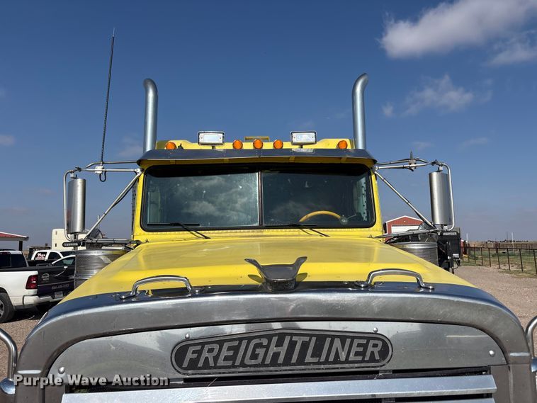 image for item FC2439 2000 Freightliner FLD semi truck